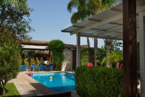 a swimming pool in the backyard of a house at Ai Parchi dei Parrini in Partinico