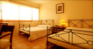 Postel nebo postele na pokoji v ubytování Citystate Asturias Hotel Palawan