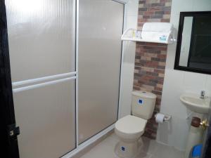 Koupelna v ubytování Apartamentos Sound Bay Beach + 33 fotografií