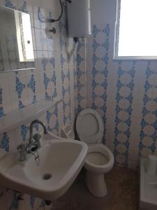 A bathroom at Pansion Marousa