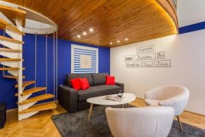 A seating area at Jokai 3 Design Apartment