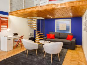 A seating area at Jokai 3 Design Apartment Még 22 kép