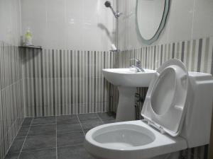 Jeonju International Hostel的一间浴室