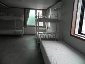 Jeonju International Hostel客房内的一张或多张床位