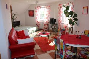 Posezení v ubytování Ferienwohnung Kunst + 32 fotografií
