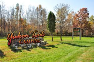 Aed väljaspool majutusasutust Yukon Trails Camping Resort +7 fotot