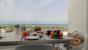 a breakfast table with a view of the ocean at Pérola do Oceano in Manta Rota