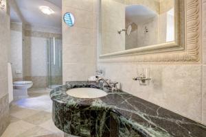 Koupelna v ubytování Hotel La Locanda