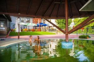 Bazén v ubytování Hotel Kamilla nebo v jeho okolí