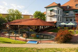 Budova, kde se hotel nachází