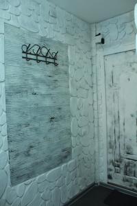 Bilik mandi di Apartment on Nikolaya Budy