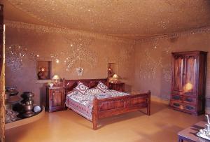 Postel nebo postele na pokoji v ubytování Welcomhotel by ITC Hotels, Fort & Dunes, Khimsar + 33 fotografií