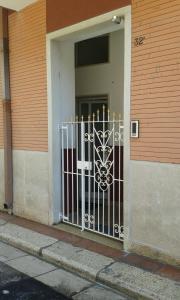 安德里亞的住宿－Casa vacanza Simone，大楼前的大门