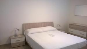 A bed or beds in a room at Casa vacanza Simone Még 6 kép