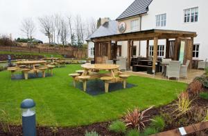 a garden with picnic tables and a pavilion at Chain Runner, Livingston by Marston's Inns in Livingston