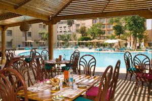Bazén v ubytování Aracan Eatabe Luxor Hotel nebo v jeho okolí