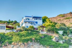 Imagen de la galería de Syros Private House with superb sea view, en Kini