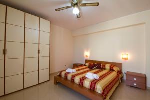 a bedroom with a bed and a ceiling fan at Residence Le Saline in Marsala