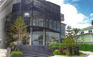 索林酒店 外面的花园