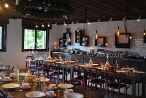 Restaurace v ubytování Hotell Millefiori- Alpine Event Lodge