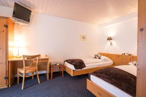 Ένα ή περισσότερα κρεβάτια σε δωμάτιο στο Hotel Oberland