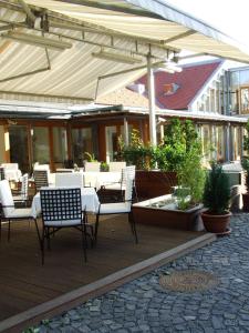 Reštaurácia alebo iné gastronomické zariadenie v ubytovaní Gizella Hotel and Restaurant