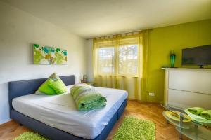 Postel nebo postele na pokoji v ubytování Pension Weinsberger Tal