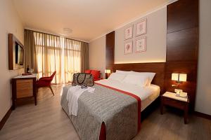 Postel nebo postele na pokoji v ubytování Caesar Premier Eilat Hotel