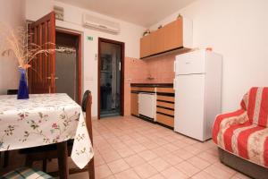 Kuchyňa alebo kuchynka v ubytovaní Apartments Lea + 36 fotografií