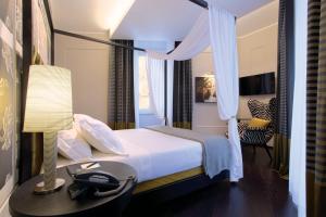 Voodi või voodid majutusasutuse Stendhal Luxury Suites toas