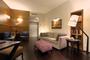Istumisnurk majutusasutuses Stendhal Luxury Suites
