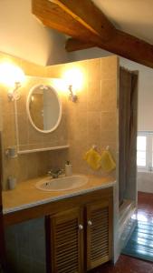 Ένα μπάνιο στο Domaine du Paraïs B&B