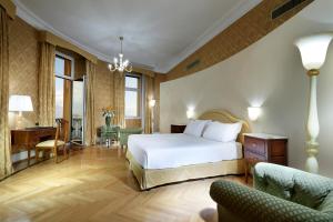 Gallery image of Eurostars Hotel Excelsior in Naples