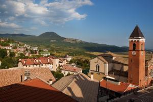 a view of a town with a clock tower at Garnì La Rua nel Bosco in Rivisondoli