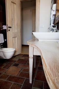 a bathroom with a sink and a toilet at Garnì La Rua nel Bosco in Rivisondoli