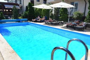 Bazén v ubytování Hotel Diana nebo v jeho okolí