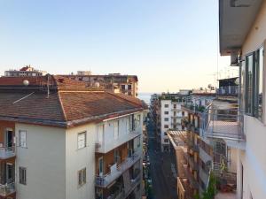 Nespecifikovaný výhled na destinaci Salerno nebo výhled na město při pohledu z bed and breakfast