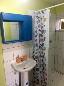 Ένα μπάνιο στο Hostal Maison de la Mer