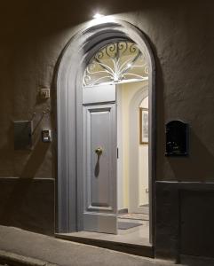 a hallway with a door in a mirror at VIA NALDINI n 61 in Tavarnelle in Val di Pesa