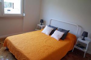 Ένα ή περισσότερα κρεβάτια σε δωμάτιο στο Lisbon Beach Apartments 4