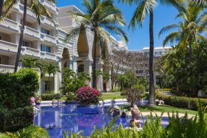 Basen w obiekcie Barceló Karmina - All Inclusive lub w pobliżu