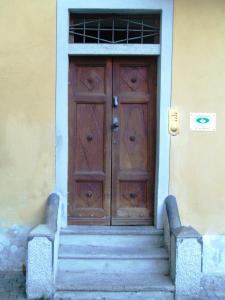 a wooden door with stairs in front of a building at Il Borgo in Sanfront