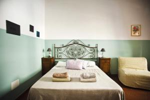 A bed or beds in a room at Trastevere Dream House