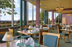 Restaurace v ubytování Red Lion Hotel Coos Bay