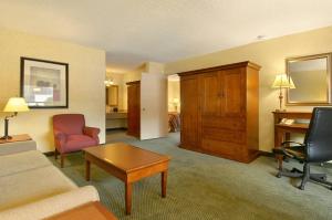 Posezení v ubytování Red Lion Hotel Coos Bay