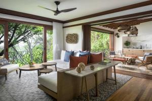 Posezení v ubytování Four Seasons Resort Peninsula Papagayo, Costa Rica