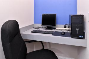 Imagen de la galería de Americas Best Value Inn & Suites Extended Stay - Tulsa, en Tulsa 18 fotos más