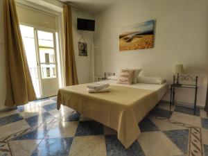 Ένα ή περισσότερα κρεβάτια σε δωμάτιο στο Spanish Galleon Lodge