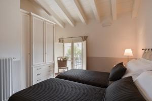 A bed or beds in a room at Appartamenti Palazzo Scolari