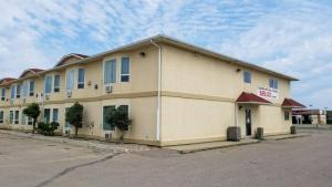 Afbeelding uit fotogalerij van Western Budget Motel Cold Lake in Cold Lake